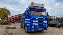 20251019-Tom-Holding-00387